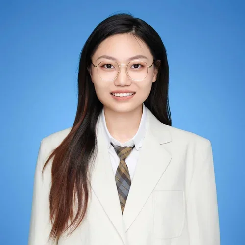 Headshot of Zoey Li smiling with a light blue background
